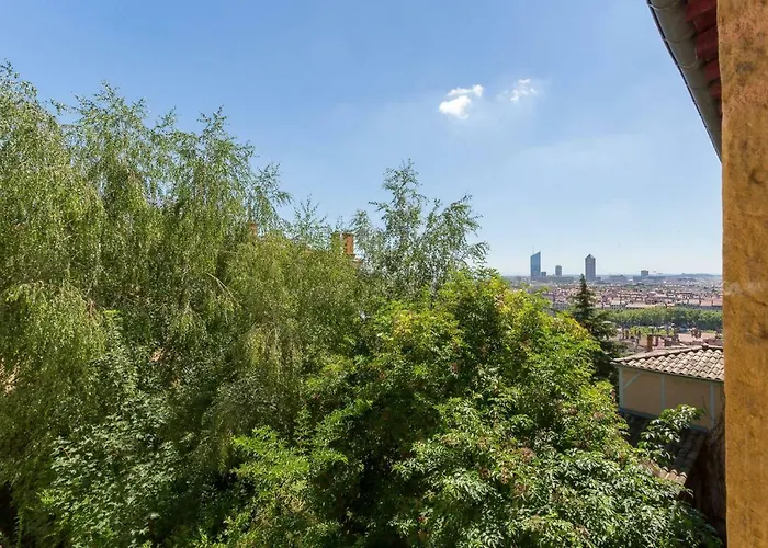 Sur Les Hauteurs Du Vieux Lyon